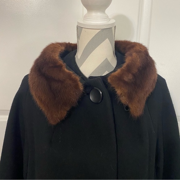 Vintage Black Pea Coat with Brown Fur Collar - Picture 5 of 7